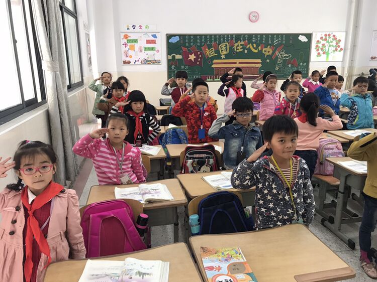 少先队员2.jpg